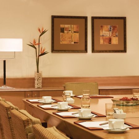 Готель Trident Ченнаї Екстер'єр фото Meeting room at the Taj Bengal
