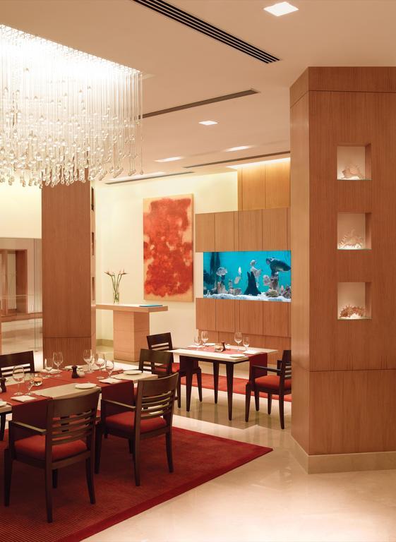 Готель Trident Ченнаї Екстер'єр фото The restaurant